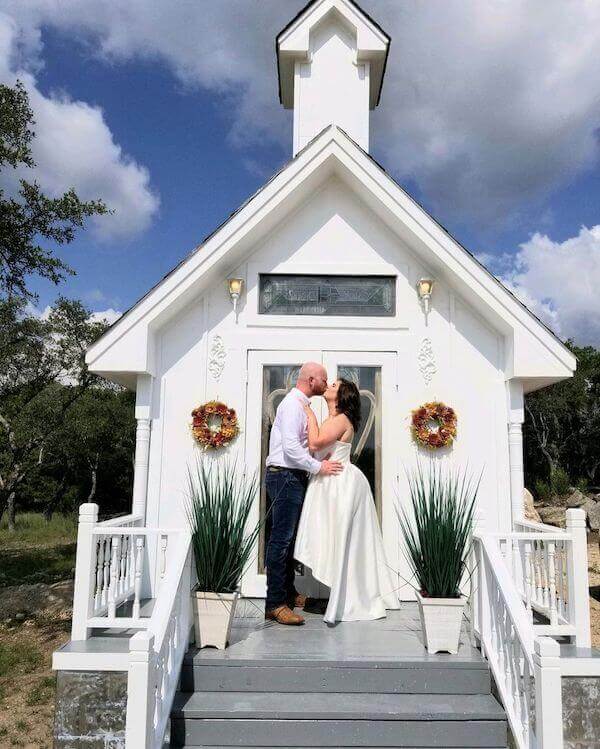 drive-thru-chapel-couple